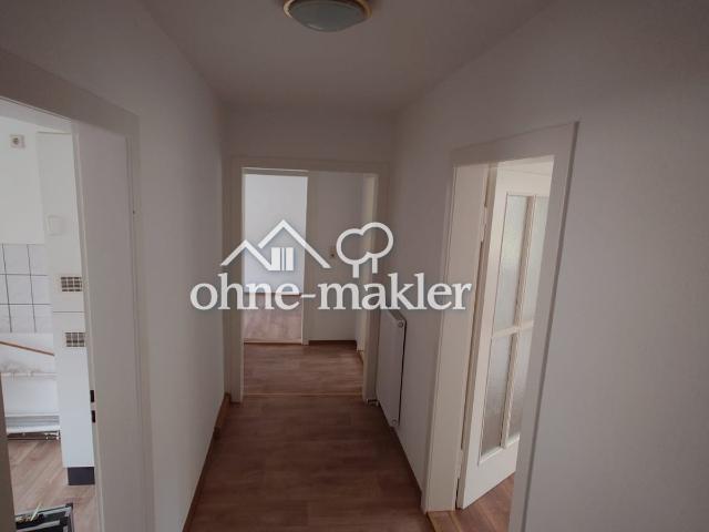ohne Prov.: 3 Raum Wohnung, große Küche, Bad mit Fenster, Wanne+Dusche, schön saniert+renoviert