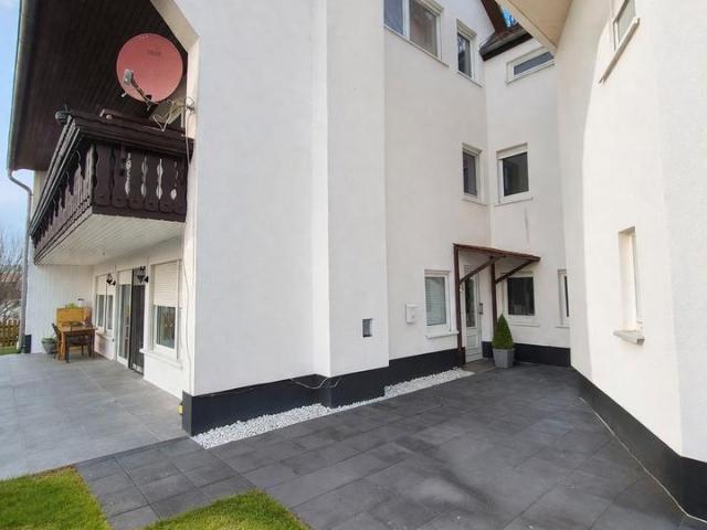 Ohne Provision: Wohnung mit Terrasse, 2 Garagen und 2 Stellplätze
