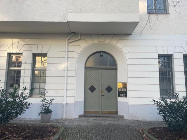 OHNE PROVISION Güntzelstrasse, 4.OG, Fahrstühl, EBK, Bad mit Fens
