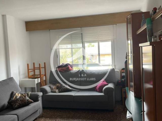 OJO SOLO ESTUDIANTES UNIVERSITARIOS. PISO DE 4 HABITACIONES. DOS BAÑOS ZONA CAMBUS UNIVESITARIO