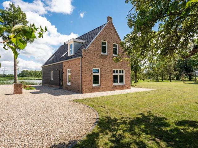 Ooievaarsdijk 5, ZWARTEWAAL Lobs NVM Makelaardij Brielle Vierpolders Hellevoetsluis