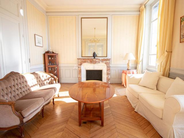 Oloron Centre Ville Magnifique Appartement De 237 M² Avec G. 237m² Oloron Sainte Marie