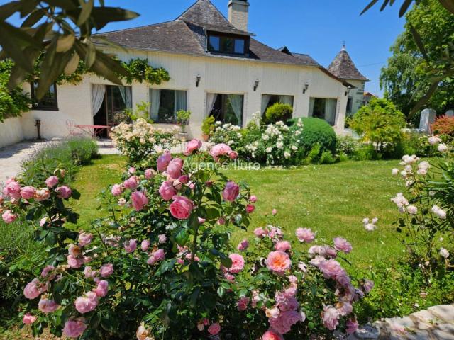 Oloron Magnifique Demeure De Plus De 300 M² Avec Annexe De. 300m² Oloron Sainte Marie