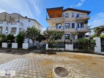 Çolaklı 'da Denize Sıfır Özel Plajlı 4 Katlı Villa