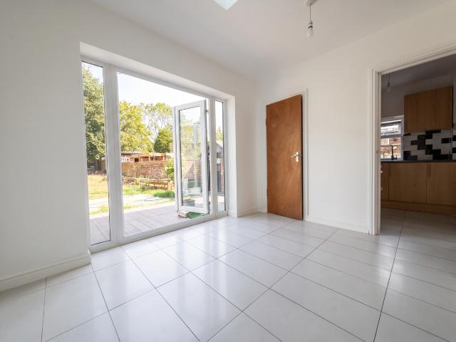Old Cote Drive, Hounslow TW5, 1 bed flat to rent, £1,300 pcm | PrimeLocation