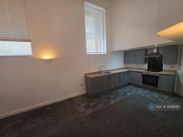 Old Court House, Wakefield, WF1 2 bed flat to rent £745 pcm £172 pw