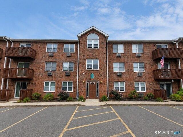 Old Colony Rd Apt, Meriden, Condo For Sale