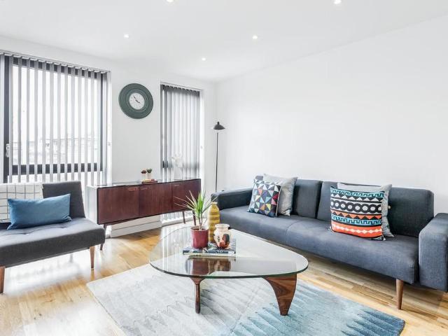 Old Castle Street, Aldgate, London 2 bed flat to rent £3,500 pcm £808 pw