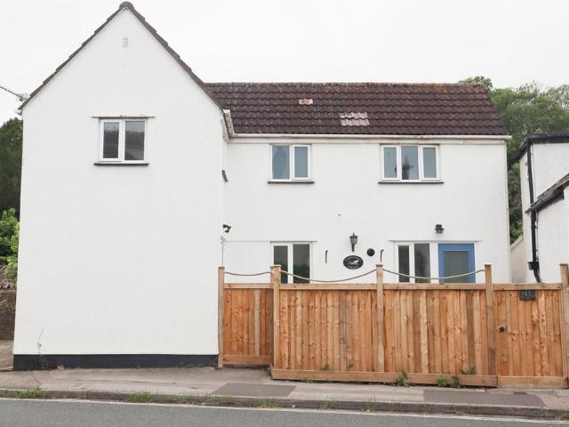 Old Church Road, Clevedon BS21 2 bed house to rent £1,200 pcm £277 pw