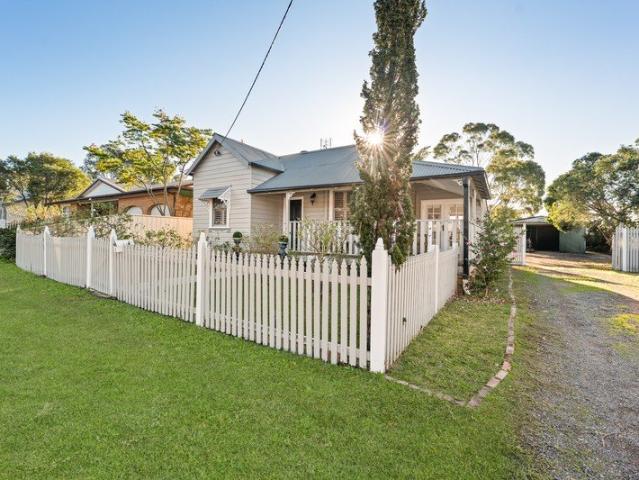 Old Charm Cottage with Studio & Shed