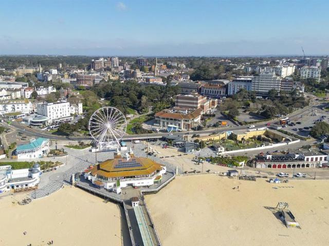 Old Christchurch Road, Bournemouth BH1 2 bed flat to rent £900 pcm £208 pw