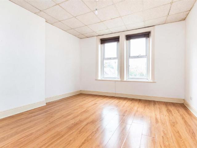 Old Christchurch Road, Bournemouth BH1 2 bed flat to rent £950 pcm £219 pw