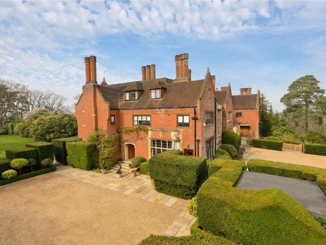 Old Avenue, St George's Hill. 5 bed semi detached house to rent £12,500 pcm £2,885 pw