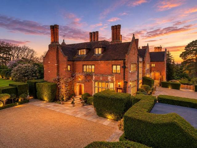Old Avenue, St. Georges Hill. 5 bed semi detached house to rent £12,500 pcm £2,885 pw