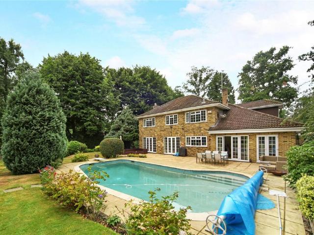 Old Avenue, West Byfleet, KT14 5 bed house to rent £5,950 pcm £1,373 pw
