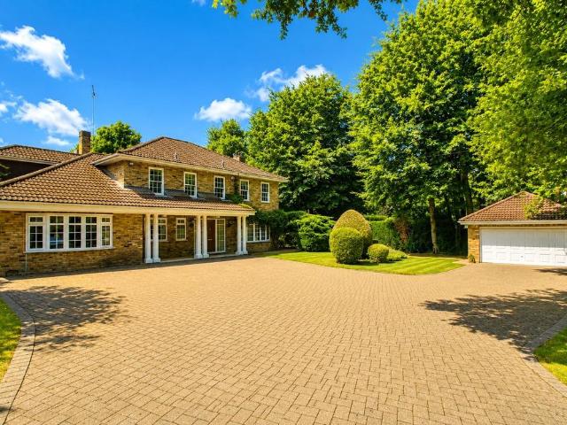 Old Avenue, West Byfleet, Surrey, KT14 5 bed detached house to rent £5,950 pcm £1,373 pw