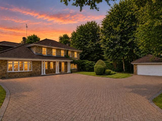 Old Avenue, West Byfleet, Surrey KT14, 5 bed detached house to rent, £5,795 pcm | PrimeLocation