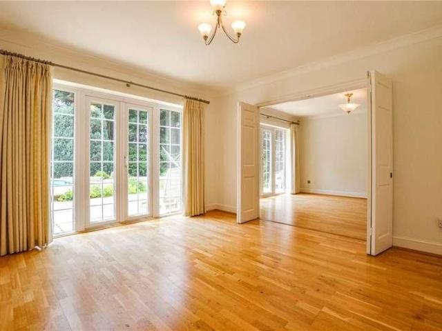 Old Avenue, West Byfleet, Surrey, KT14