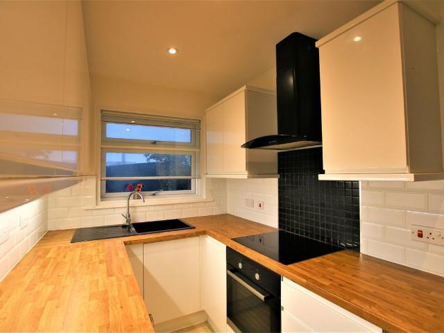 Old Bath Road, Colnbrook, Slough SL3, 2 bed flat to rent, £1,450 pcm | PrimeLocation
