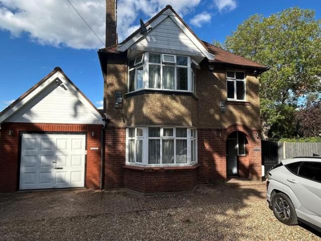 Old Bath Road, Slough, Berkshire, SL3 7 bed detached house to rent £5,995 pcm £1,383 pw