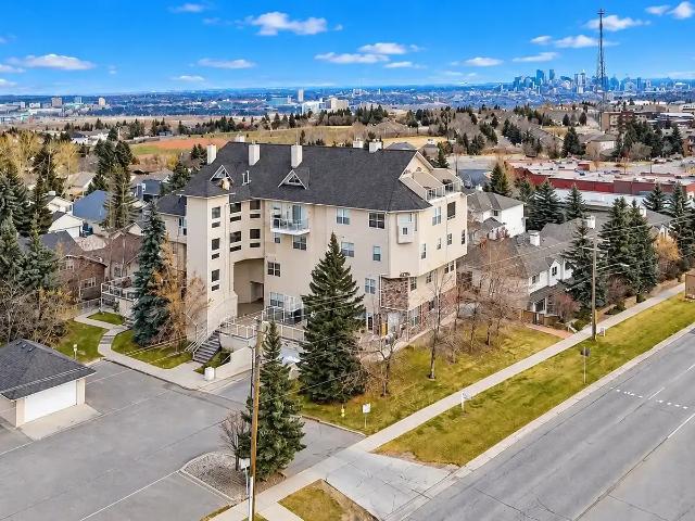 Old Banff Coach Road SW! Two Level Apartment 2 bedroom and 2 full bath — 2 Bedrooms Condo Unit