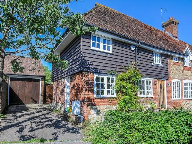 Old Barn Close Kemsing TN15 3 bed cottage to rent £2,650 pcm £612 pw