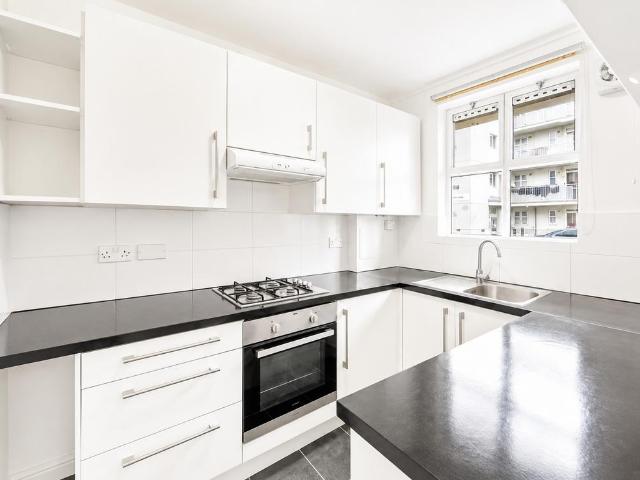 Old Bethnal Green Road, London E2 3 bed flat to rent £2,800 pcm £646 pw