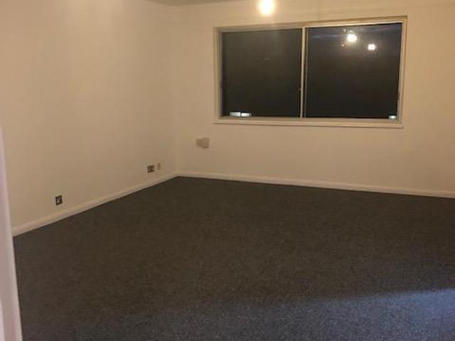 Old Bedford Road, Luton LU2 2 bed flat to rent £1,095 pcm £253 pw