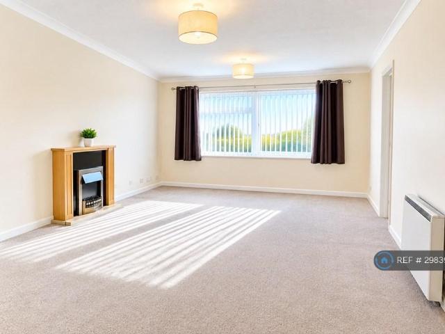 Old Bedford Road, Luton, LU2 2 bed flat to rent £1,150 pcm £265 pw