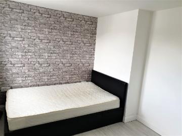 Old Bedford Road, Room 6, Luton, Bedfordshire LU2, Studio to rent, £425 pcm | PrimeLocation