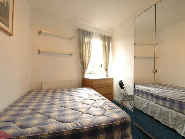 Old BellGate Place, London E14 1 bed in a house share to rent £1,050 pcm £242 pw