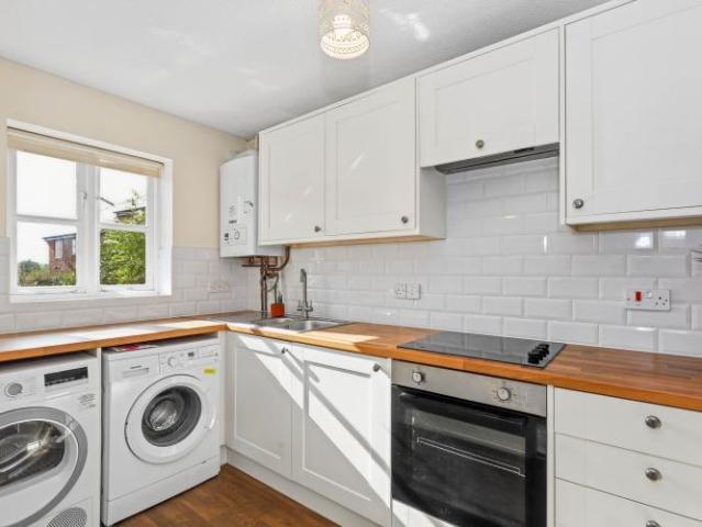 Old Brewery Walk Brackley NN13 2 bed terraced house to rent £1,250 pcm £288 pw