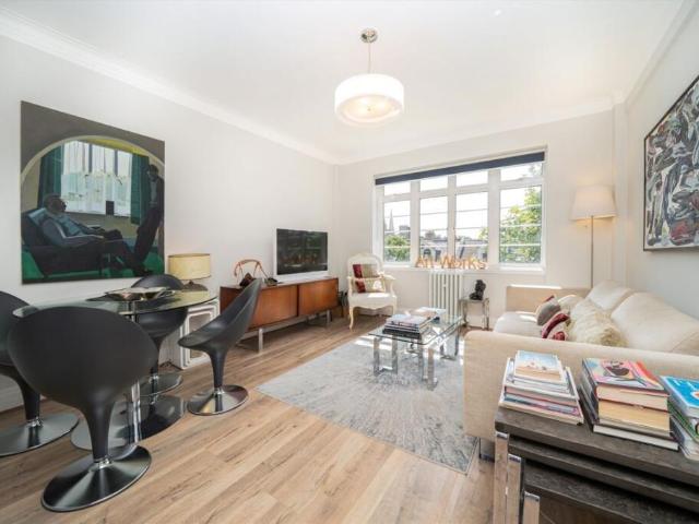 Old Brompton Road, Earls Court. 2 bed flat to rent £3,600 pcm £831 pw