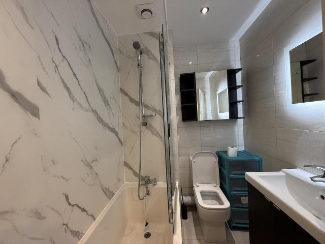 Old Brompton Road, London, SW5 2 bed apartment to rent £2,700 pcm £623 pw