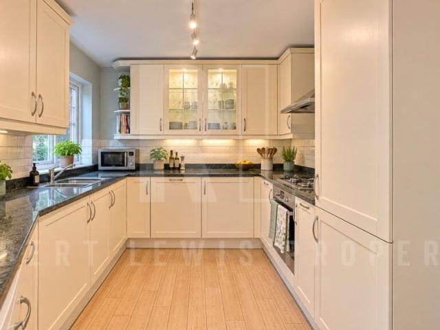Old Brompton Road, London SW7, 3 bed flat to rent, £5,000 pcm | PrimeLocation