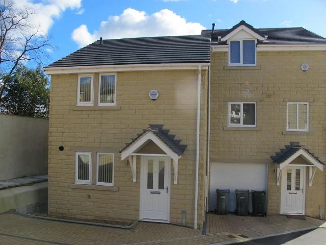 Old Glenaire Court, Baildon, Shipley, West Yorkshire BD17, 2 bed detached house to rent, £1,000 pcm | PrimeLocation