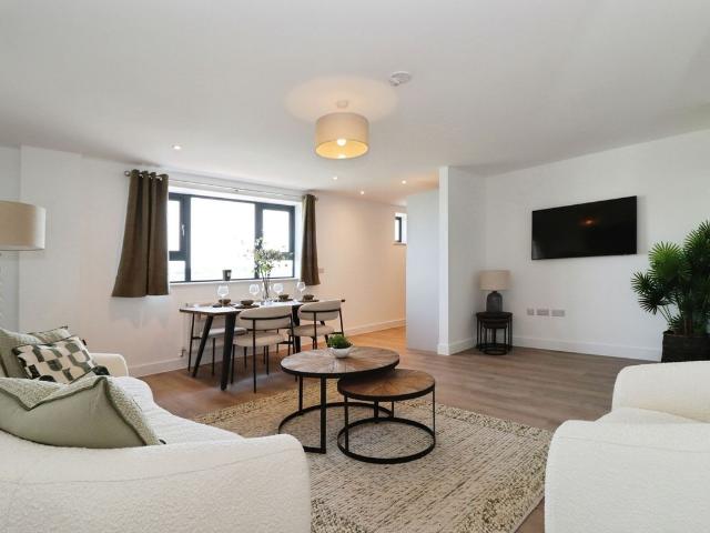 Old Gloucester Road, Bristol BS16, 2 bed flat to rent, £1,500 pcm | PrimeLocation