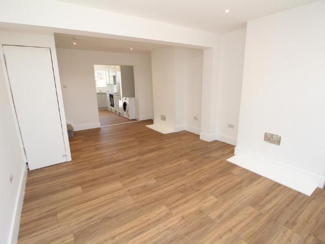 Old Dover Road, Blackheath SE3 2 bed end of terrace house to rent £2,100 pcm £485 pw