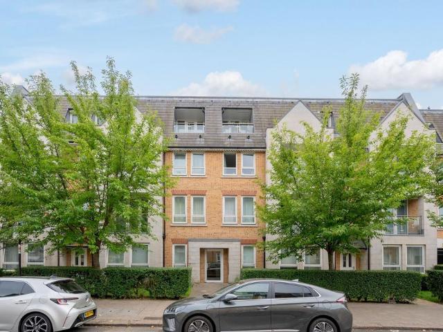 Old Devonshire Road, Balham, London. 2 bed flat to rent £3,300 pcm £762 pw