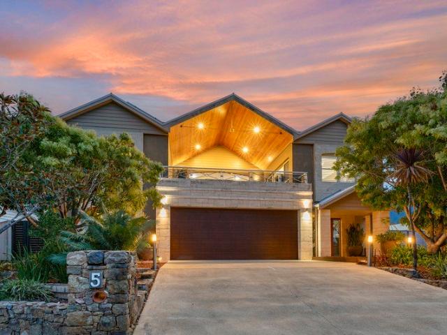 OLD DUNSBOROUGH LIFESTYLE WITH EXCEPTIONAL ENTERTAINING & OCEAN VIEWS