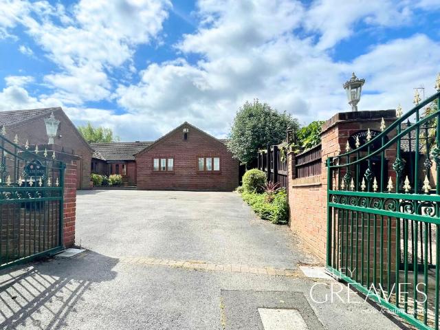 Old Epperstone Road, Lowdham, Nottingham 3 bed detached bungalow to rent £1,900 pcm £438 pw