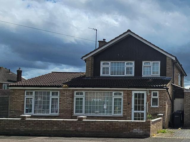 Old Ford End Road, Bedford MK40 5 bed semi detached house to rent £2,000 pcm £462 pw