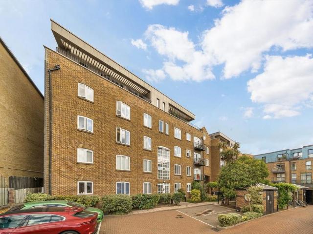 Old Ford Road, London E3 2 bed flat to rent £2,750 pcm £635 pw