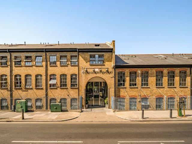 Old Ford Road, Victoria Park E3, 2 bed flat to rent, £2,700 pcm | PrimeLocation
