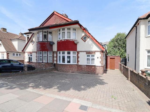 Old Farm Avenue, Sidcup DA15 3 bed semi detached house to rent £2,400 pcm £554 pw
