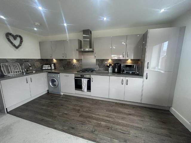 Old Farm Drive, Birmingham, B37 2 bed apartment to rent £1,150 pcm £265 pw