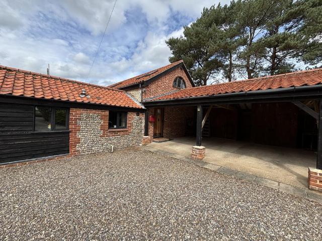 Old Farm, East Ruston 1 bed barn conversion to rent £925 pcm £213 pw