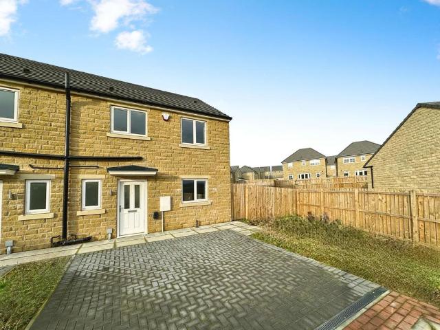Old Farm Rise, Bradford, BD2 3 bed semi detached house to rent £1,295 pcm £299 pw