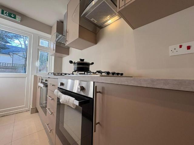Old Farm Road, West Drayton, UB7 6 bed terraced house to rent £5,000 pcm £1,154 pw