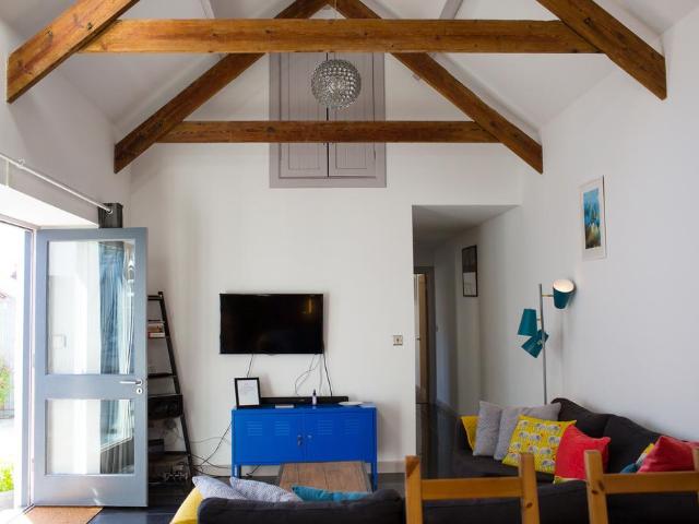 Old Keg Yard, Narberth, SA67 2 bed barn conversion to rent £995 pcm £230 pw